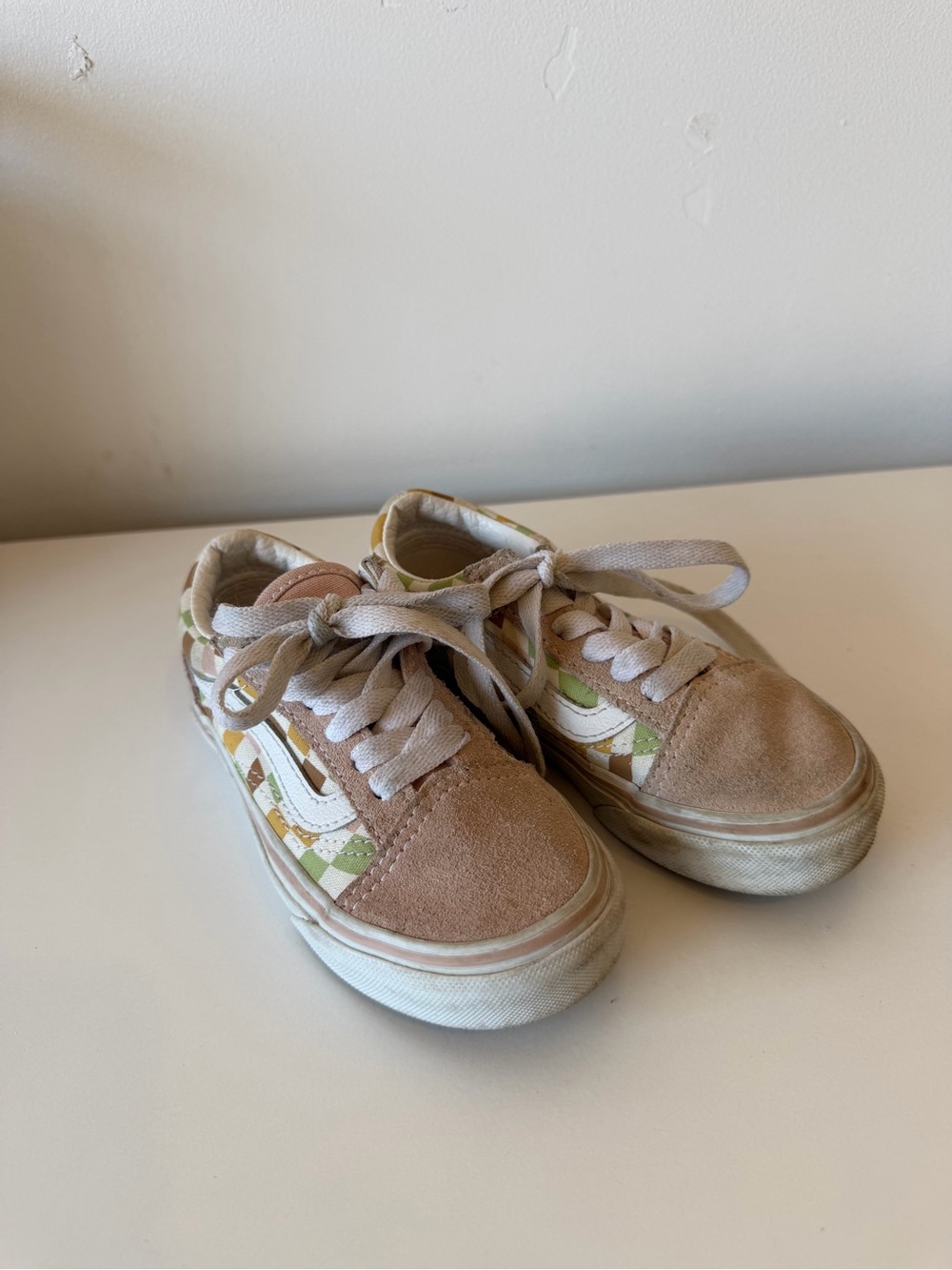 Vans Kids Low-Top Sneakers in Beige and Green Checker 10.5